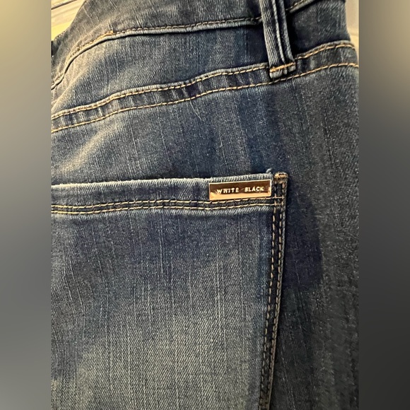 WHBM Boot Cut Jean Med Wash Size 6 - Picture 5 of 7